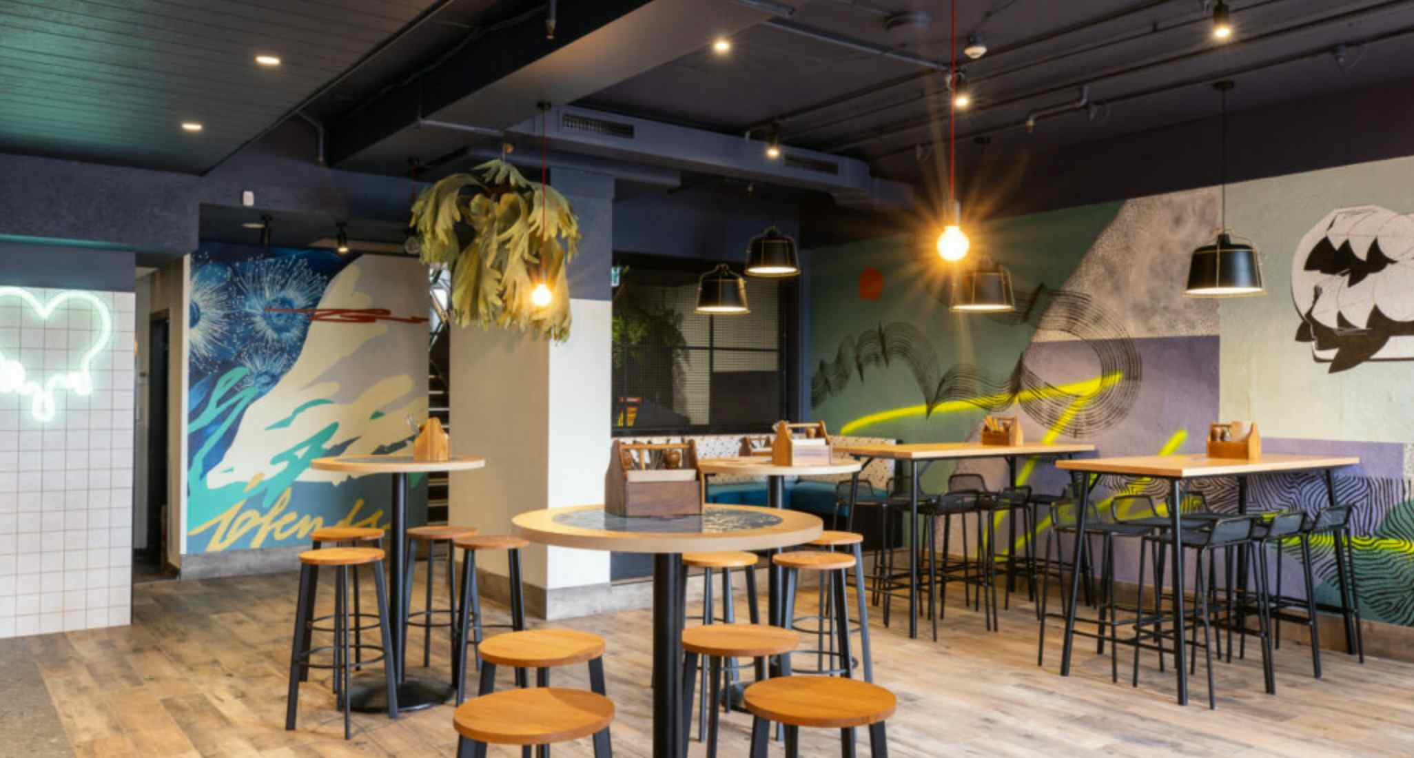 Henley's Bar & Kitchen